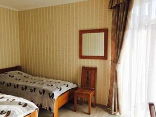 Мини-отель Mini hotel Solnce Karpat Поляна Двухместный номер с 2 отдельными кроватями и видом на горы-4